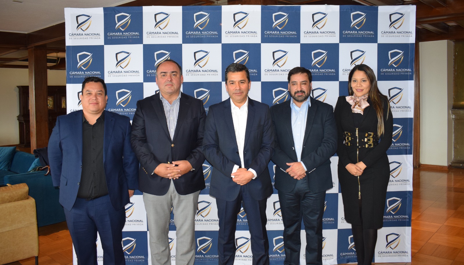 Directorio electo de la CNSP posando frente al backdrop institucional